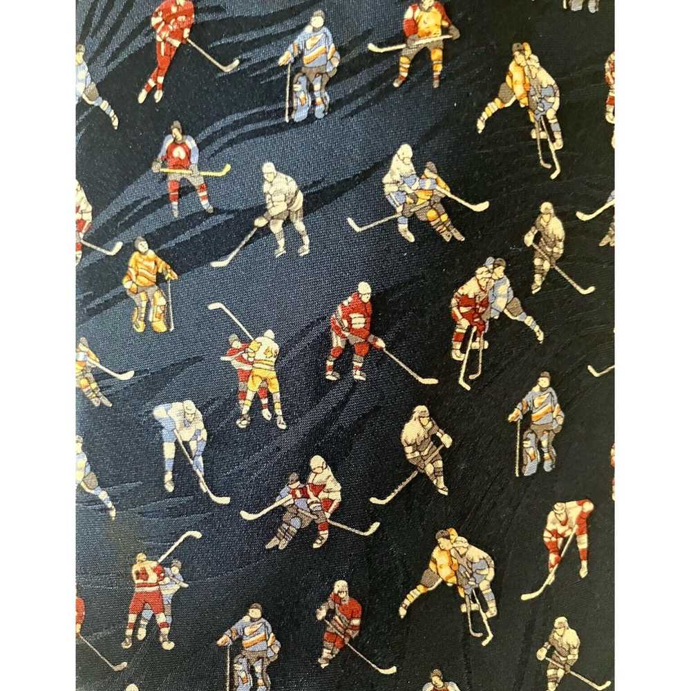 Vintage Silk Jacquard Necktie Featuring Repeat Pa… - image 3