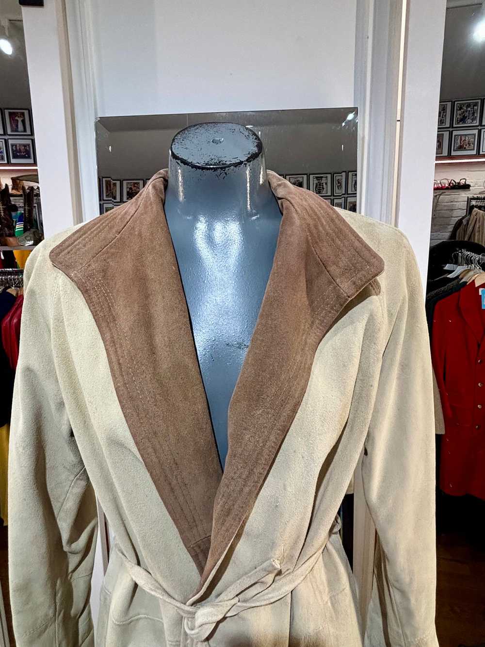 80’s Beige & Brown Collar Leather Long Jacket By … - image 3