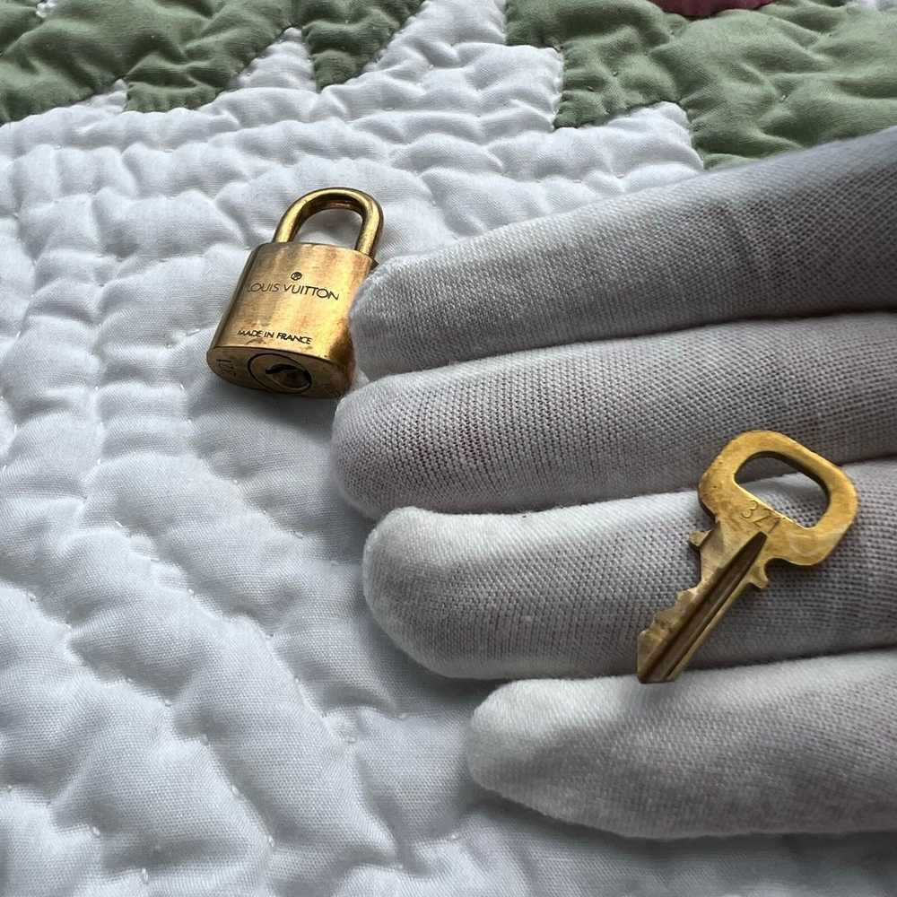 Louis Vuitton Brass Lock and Key 321 - image 4