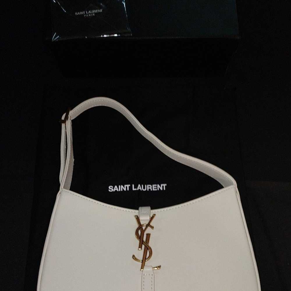 YSL LE 5 À 7 in Smooth Leather Blanc Vintage Hobo… - image 1