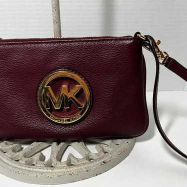 MICHAEL KORS LEATHER WRISTLET FULTON BAG