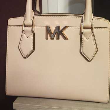 Michael Kors Medium mott satchel.