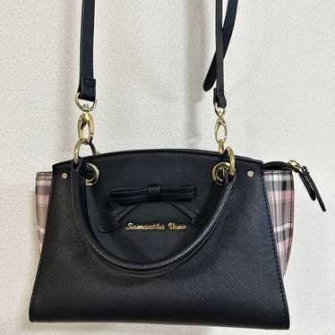 Samantha Thavasa shoulder bag.