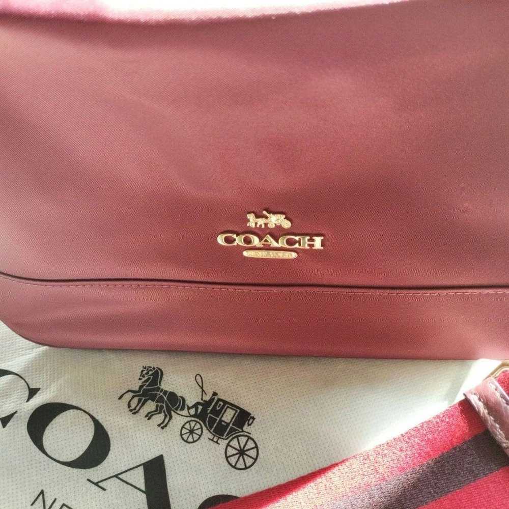 【COACH】Shoulder bag with mini pouch included. - image 2