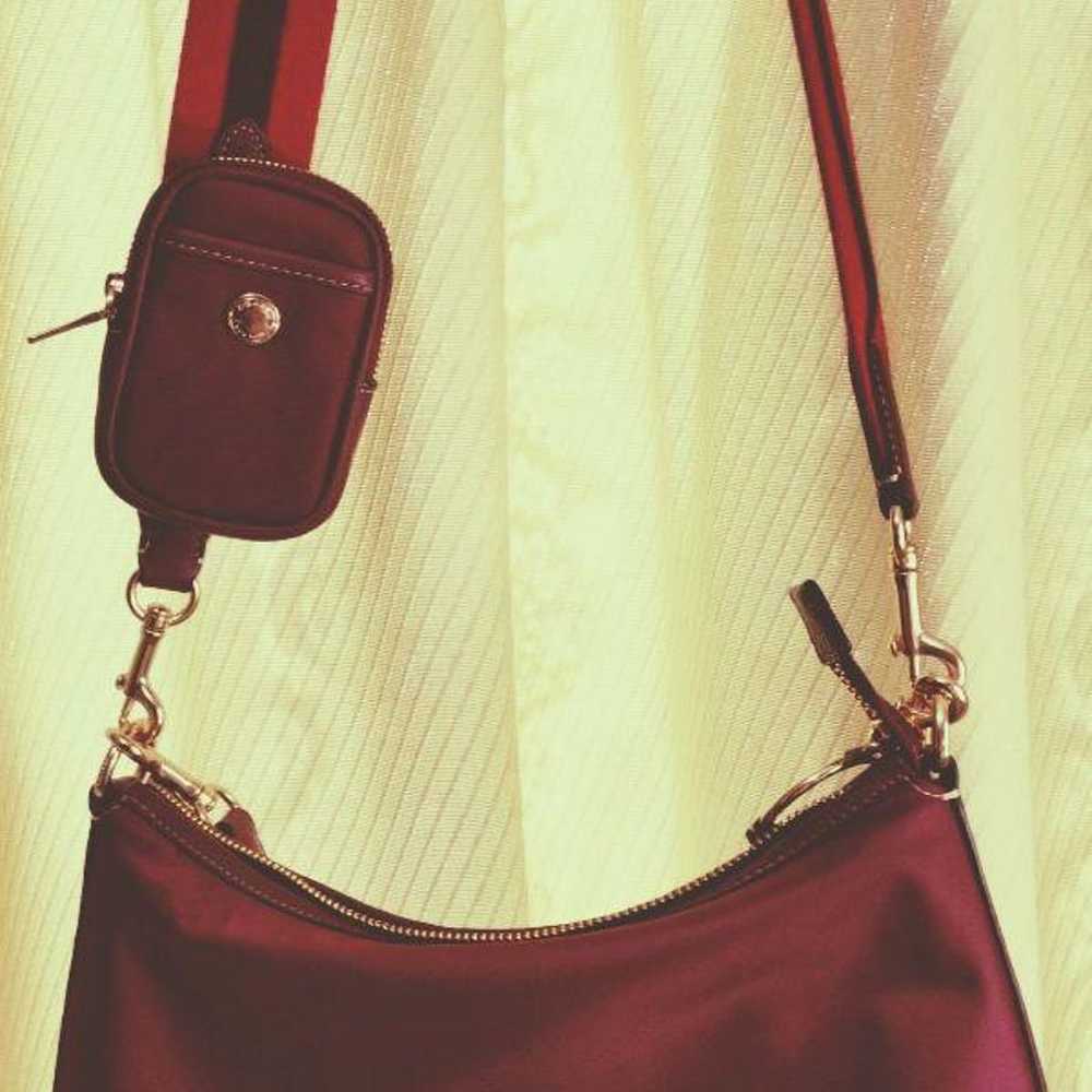 【COACH】Shoulder bag with mini pouch included. - image 3