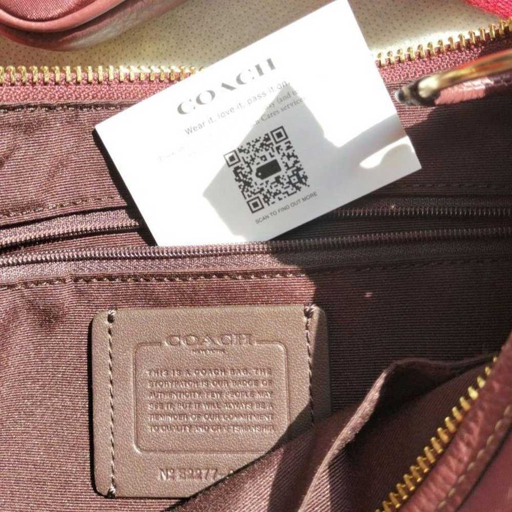 【COACH】Shoulder bag with mini pouch included. - image 5