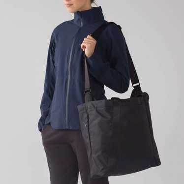 Lululemon carry the day bag