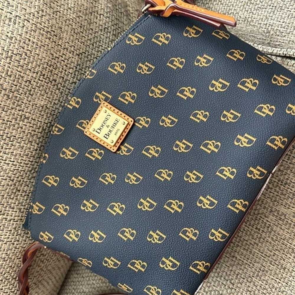 Dooney and Bourke crossbody bag - image 6