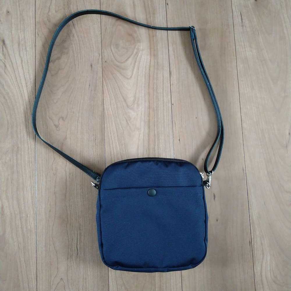 gomme Frill Wallet Bag Navy - image 2