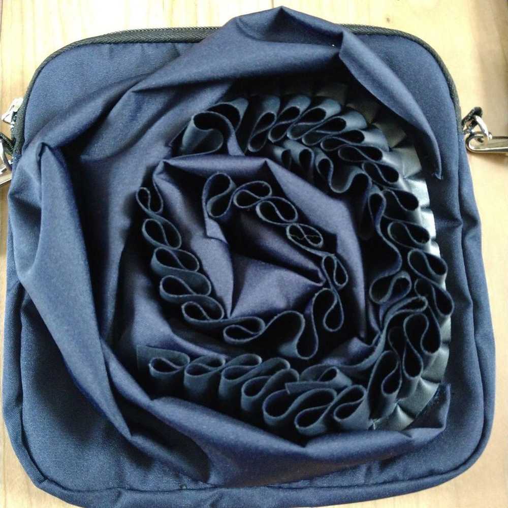 gomme Frill Wallet Bag Navy - image 3