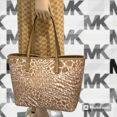 Michael Kors Carter Signature Animal Print Luxury 