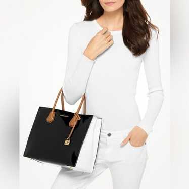 Michael Kors Medium Mercer Messenger Patent Leathe