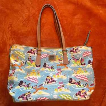 Dooney bourke beach Gem