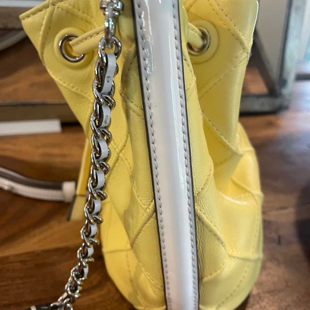 Tory Burch yellow/white leather  small bucket bag - image 6