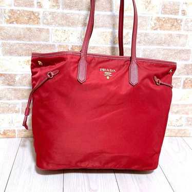 "Exquisite item" PRADA handbag.