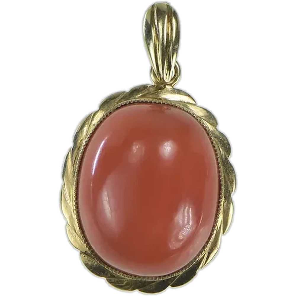 14K Vintage Coral Cabochon Scalloped Trim Pendant… - image 1