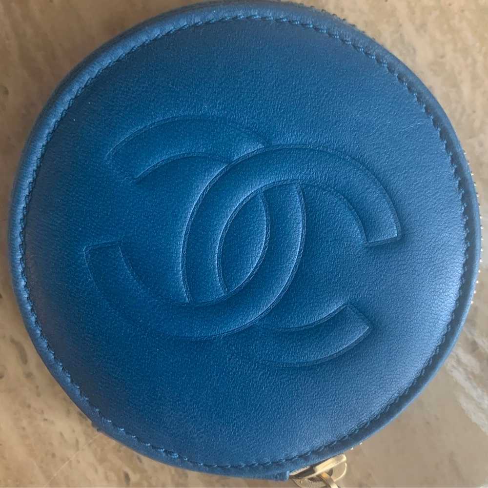 Chanel Camellia Round CC Coin Purse in Blue Lambs… - image 2