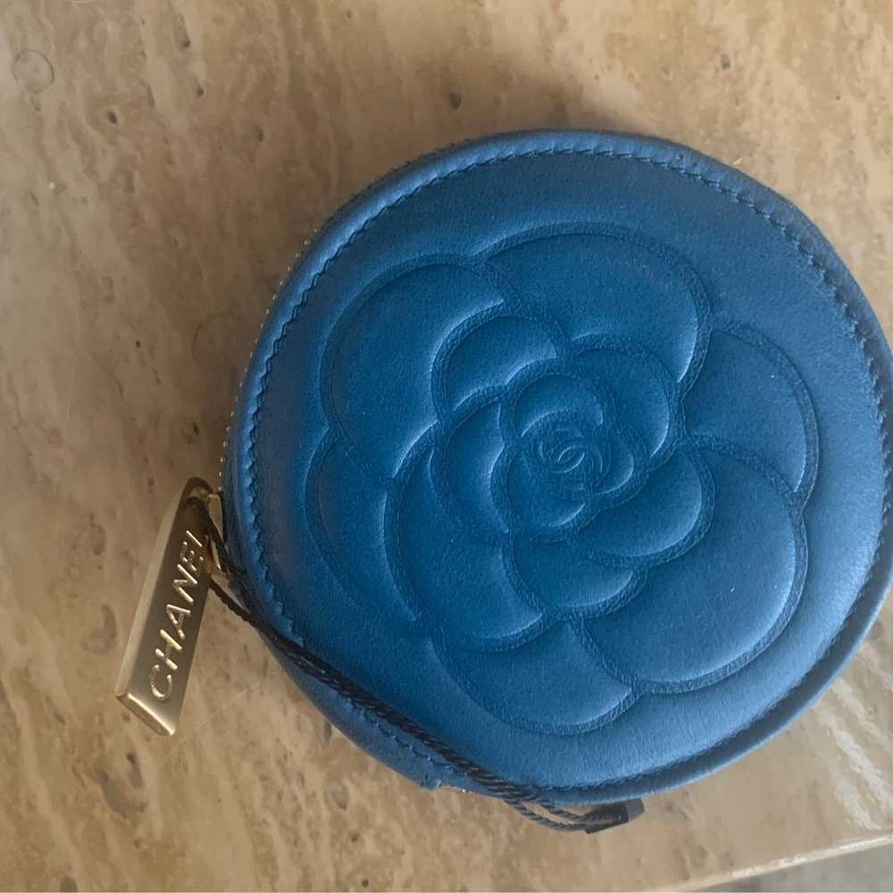 Chanel Camellia Round CC Coin Purse in Blue Lambs… - image 3