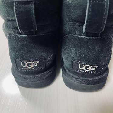 UGG (pronounced "ugg") sheepskin boots, black, siz