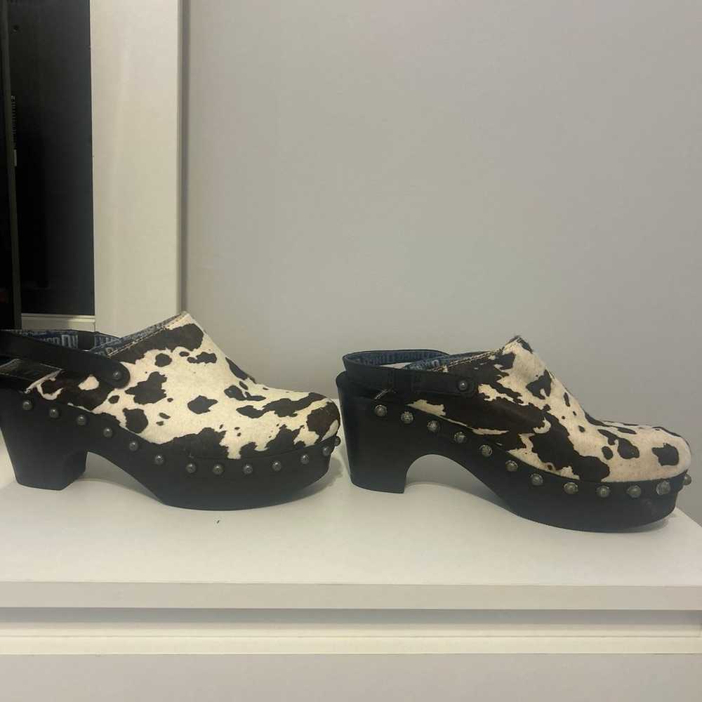 Cow skin clogs - image 3