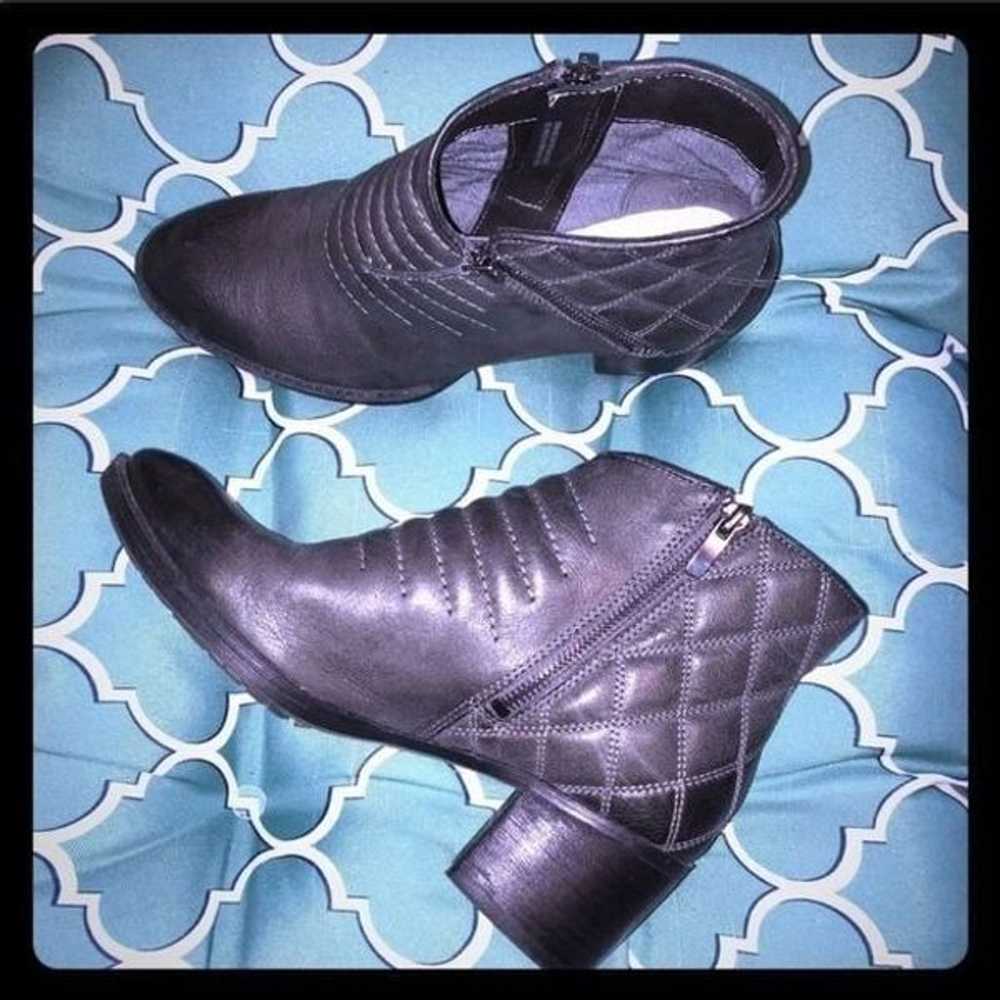 Clarks Movie retro booties grey sz 7.5 - image 2