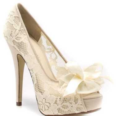 Chinese Laundry Hotline Vintage Lace Ivory Pumps - image 1