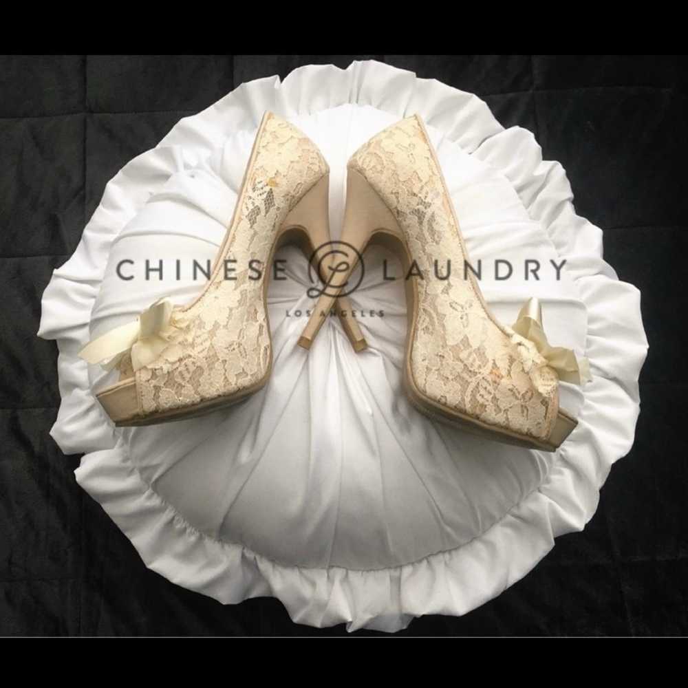 Chinese Laundry Hotline Vintage Lace Ivory Pumps - image 2