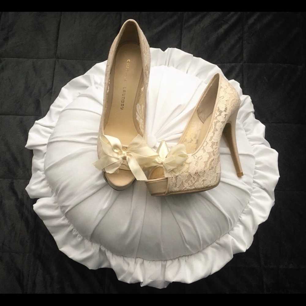 Chinese Laundry Hotline Vintage Lace Ivory Pumps - image 5