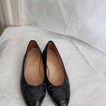 CHANEL cap toe leather Iconic flats cap toe 35.5