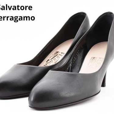 Salvatore Ferragamo black leather pumps, heel, bla