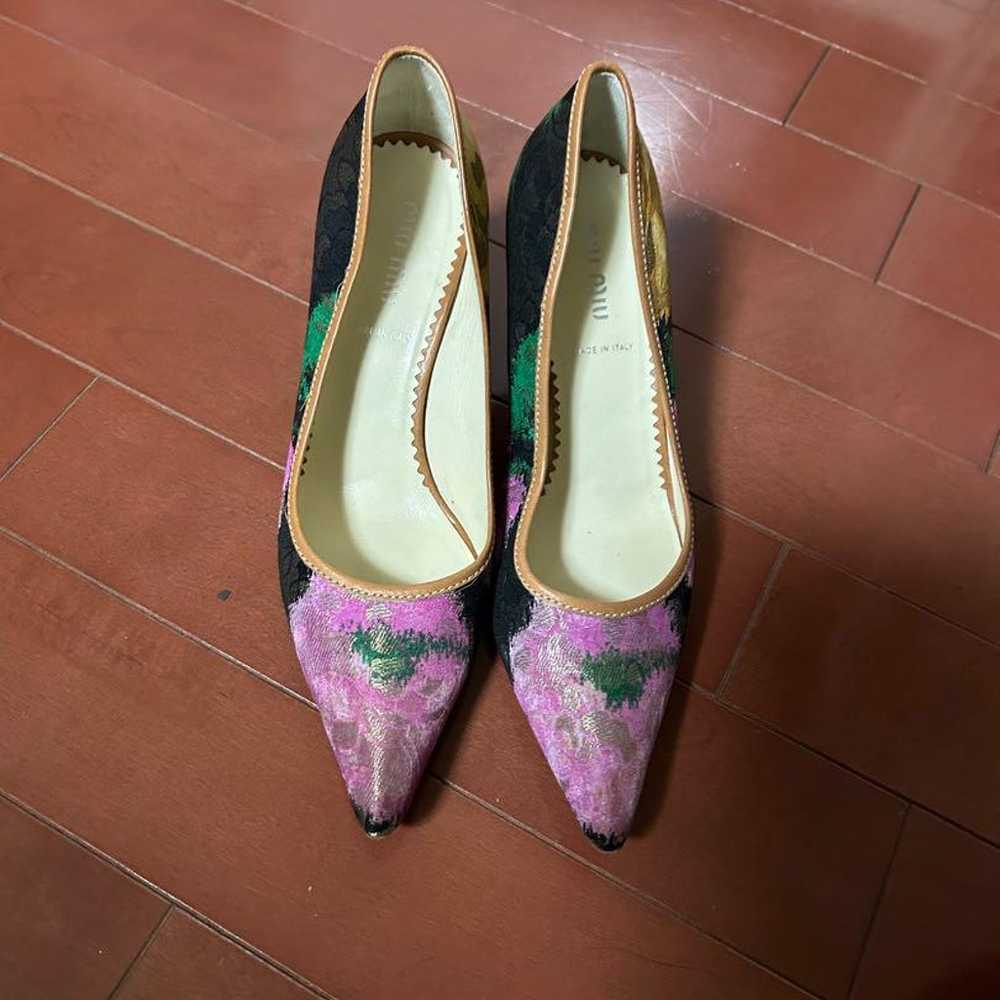 Miu Miu Colorful Flower Pattern Pumps - image 2