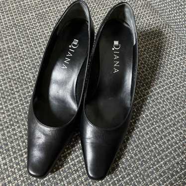 Diana Black Pointed Toe Pumps