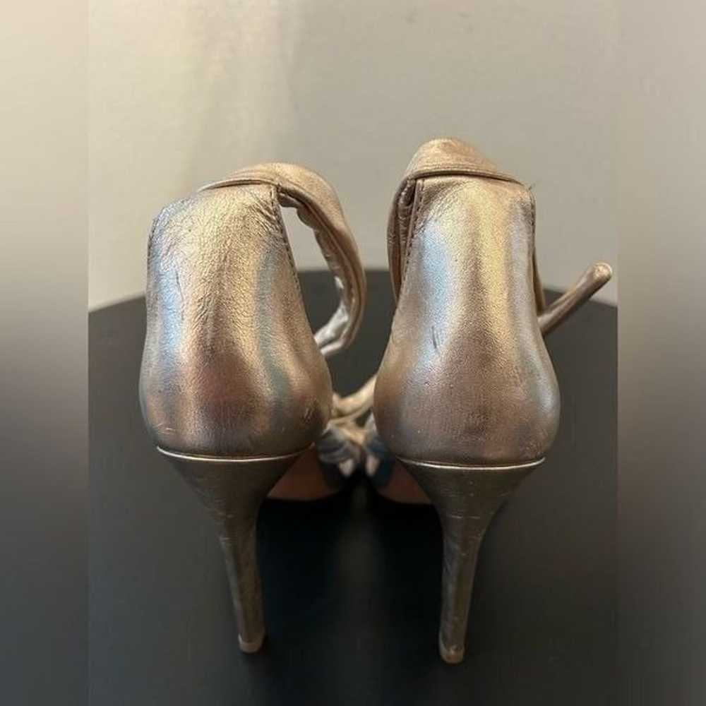 Schutz | Sandalia Salto Alto Schutz in Metallic |… - image 10