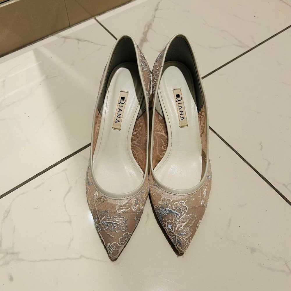 【Beautiful Condition】DIANA Beige Lace Flower Embr… - image 2