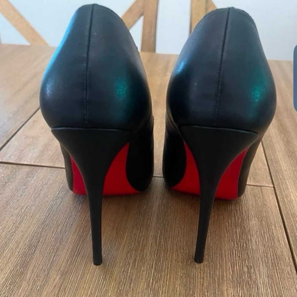 Red bottoms black point heels - image 2