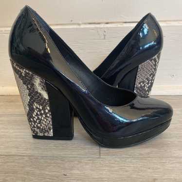 Pour La Victoire Snakeskin Heel Black Pumps 6.5