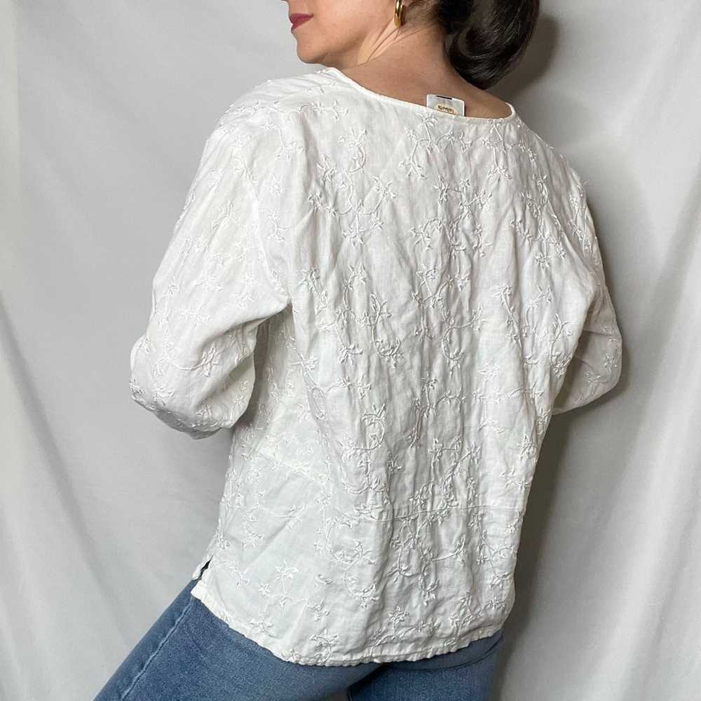 Vintage embroidered floral linen top blouse butto… - image 10