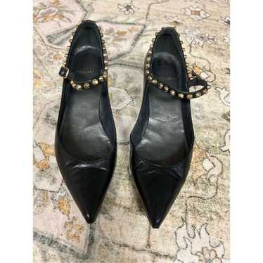 STUART WEITZMAN GOLD STUD KITTEN HEEL BLACK PUMPS