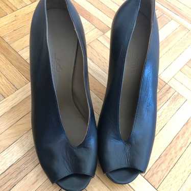 Authentic pre-loved hermes shoes