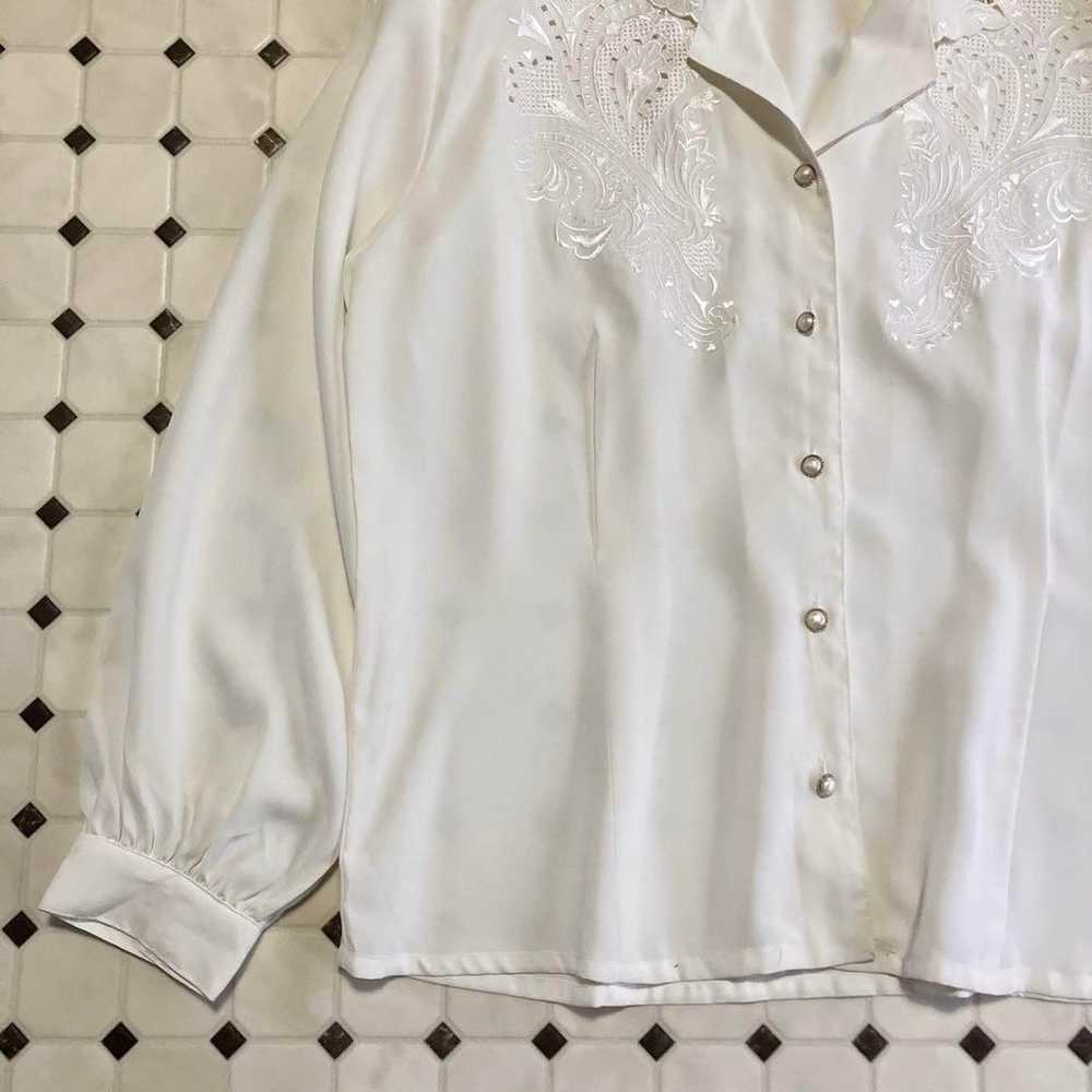 Used retro white embroidered blouse vintage. - image 5