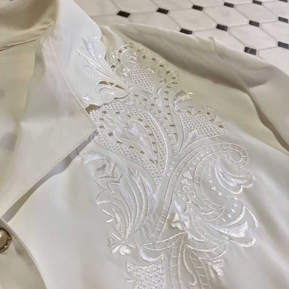 Used retro white embroidered blouse vintage. - image 8