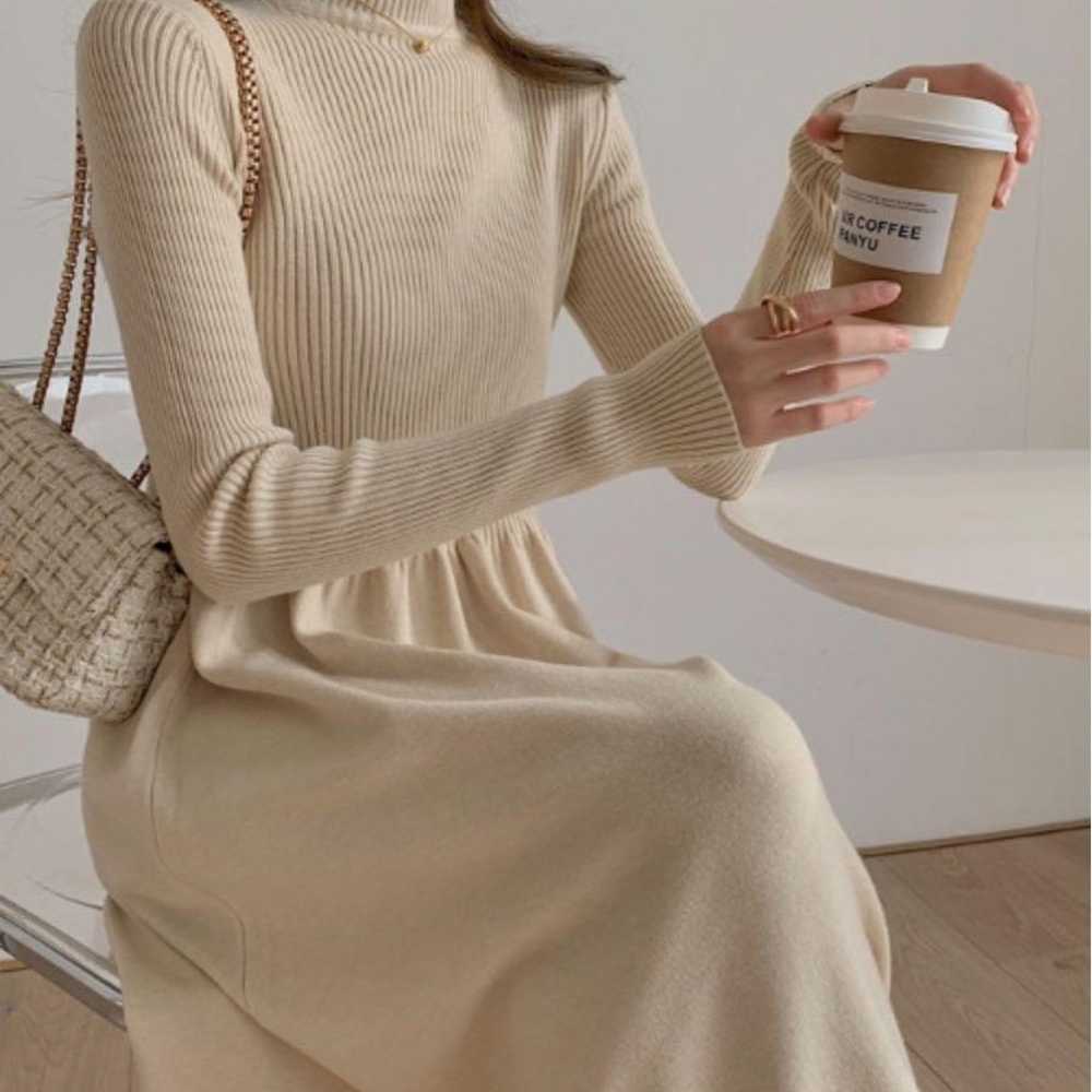 High-neck ribbed knit switch one-piece. - image 1