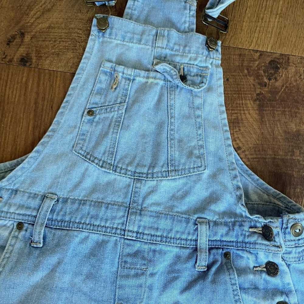 Vintage lei light wash overall shorts - image 2