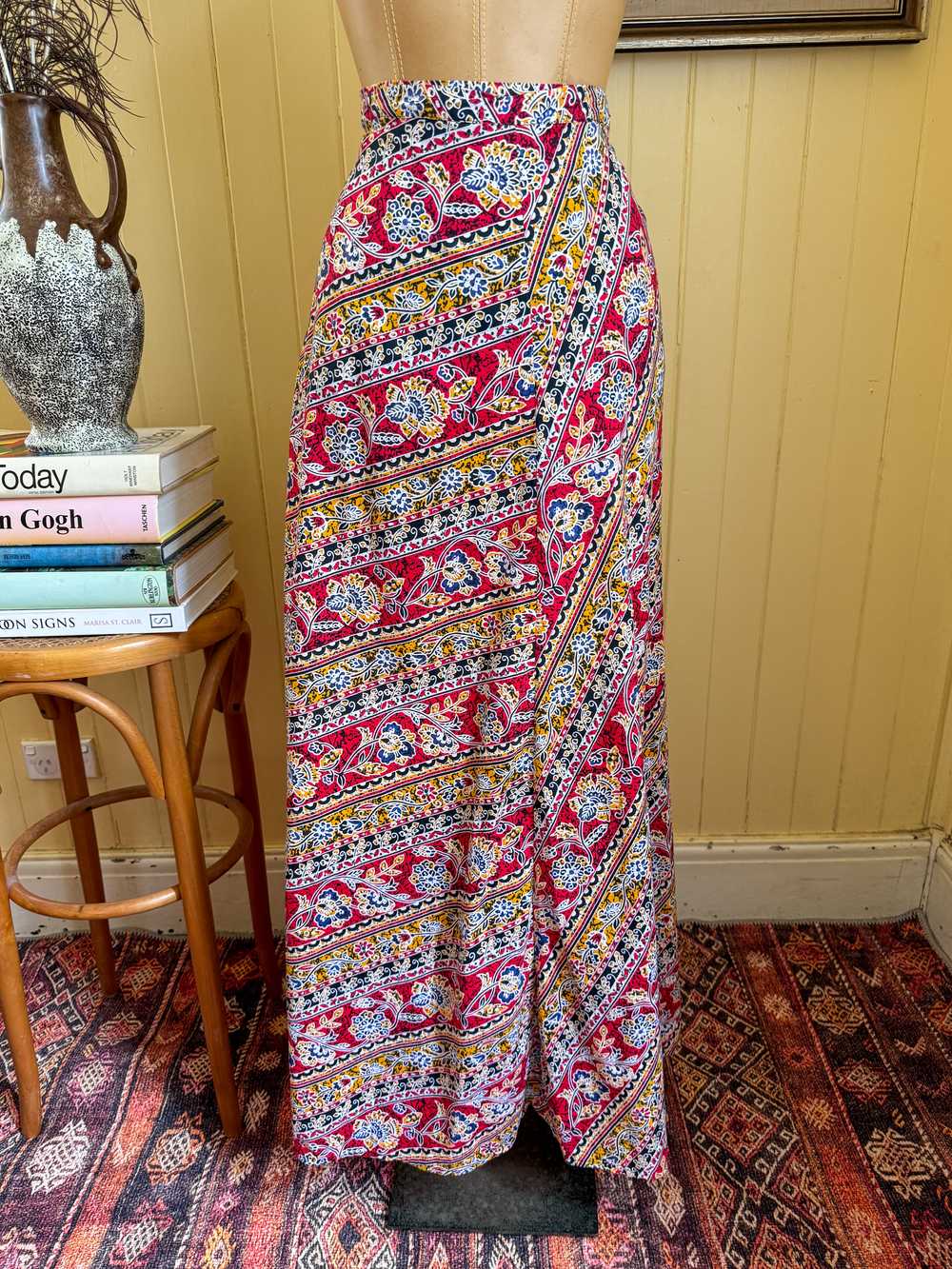 VINTAGE 1970S COTTON BATIK FLORAL PRINT WRAP MAXI… - image 4