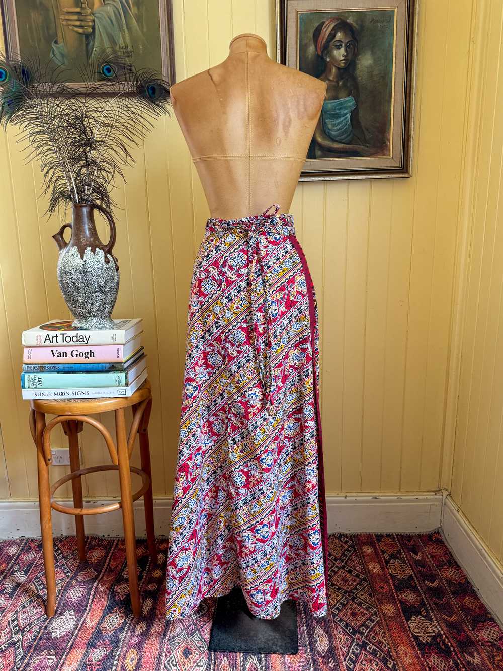 VINTAGE 1970S COTTON BATIK FLORAL PRINT WRAP MAXI… - image 9