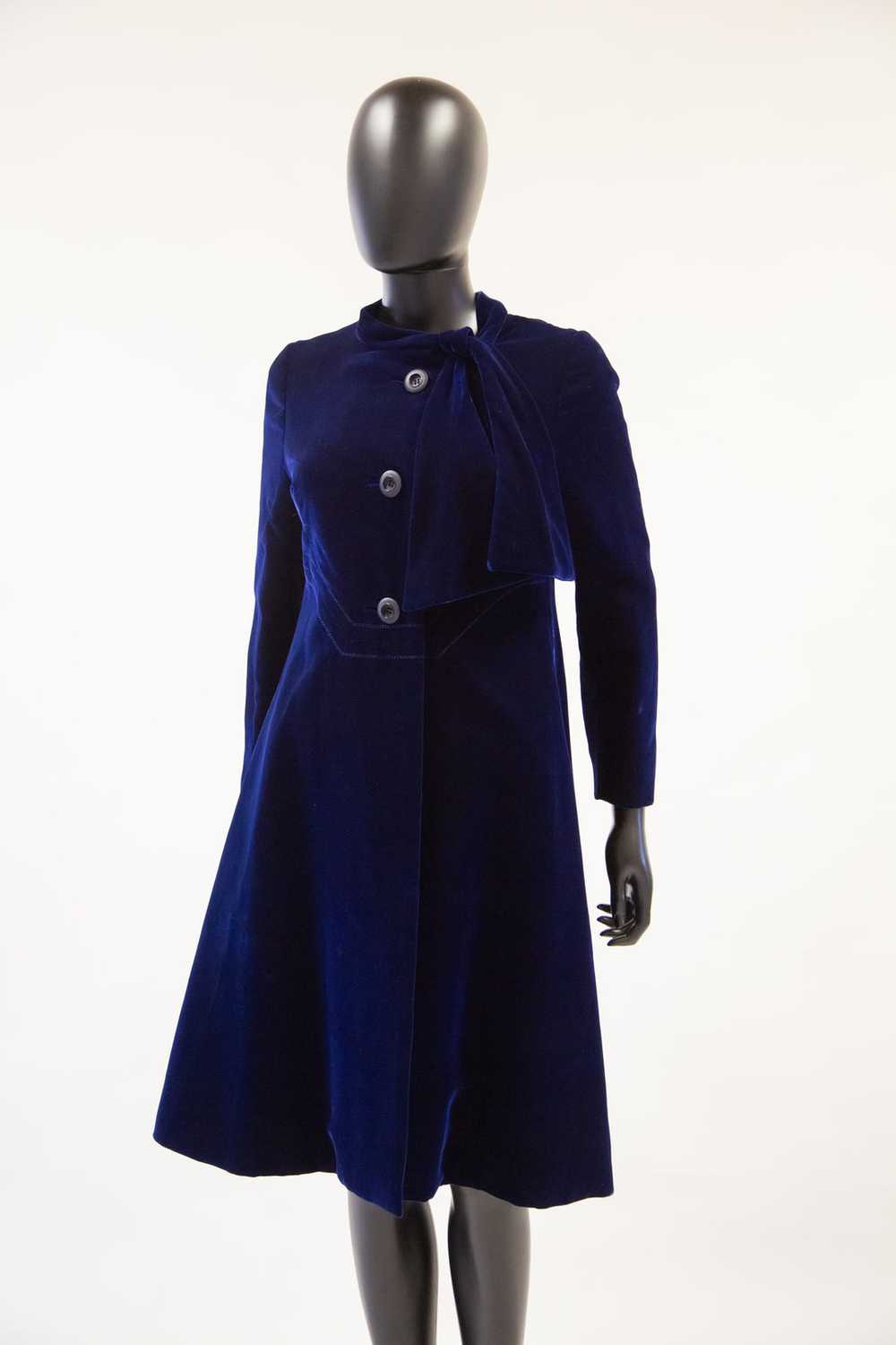 Vintage 1960s Hardy Amies Blue Velvet Coat - image 2