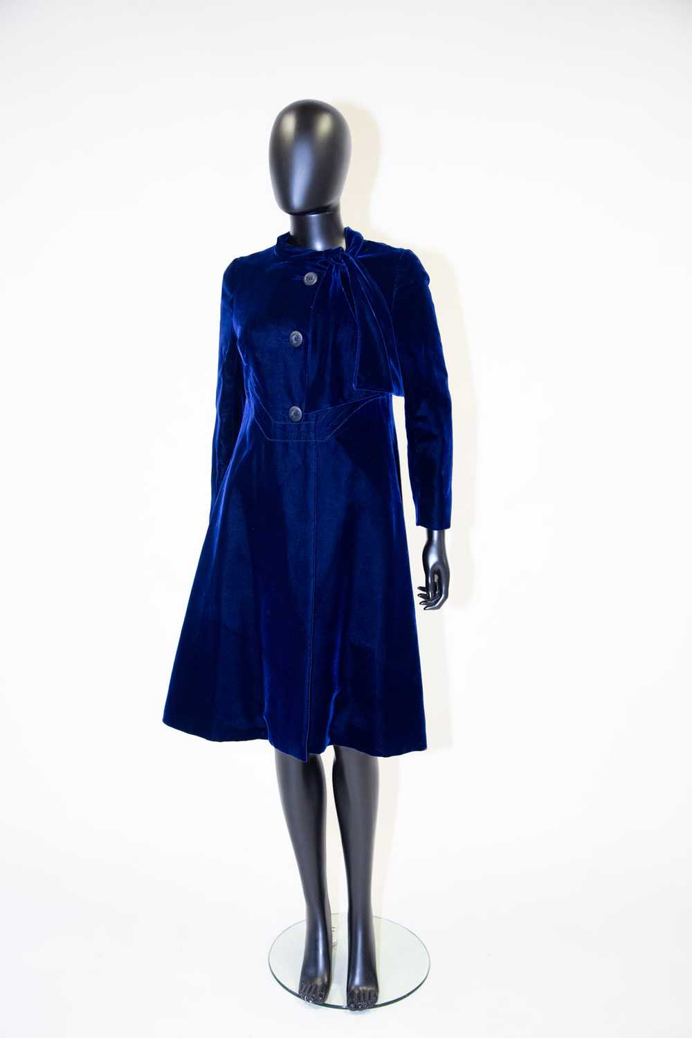 Vintage 1960s Hardy Amies Blue Velvet Coat - image 4