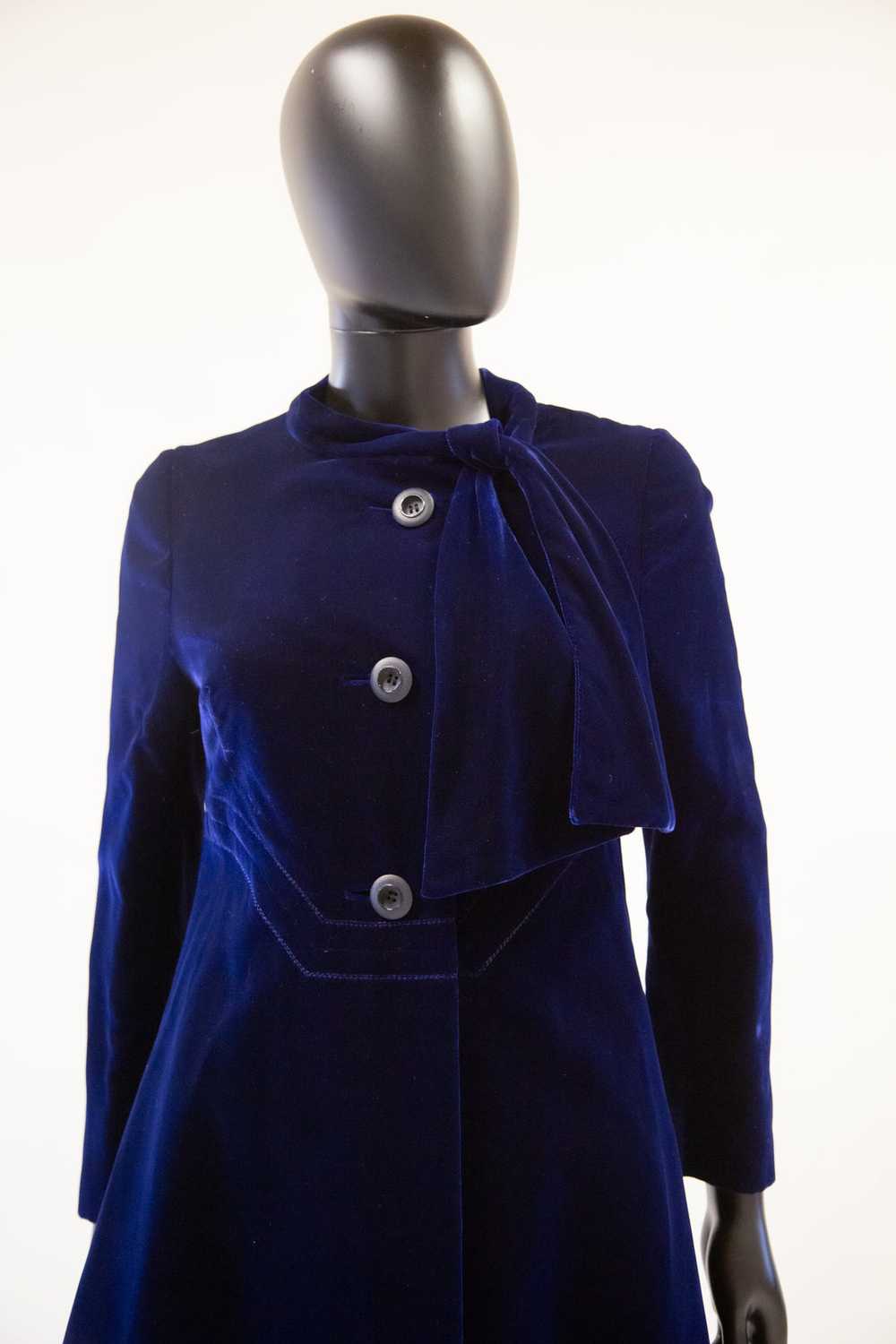 Vintage 1960s Hardy Amies Blue Velvet Coat - image 7