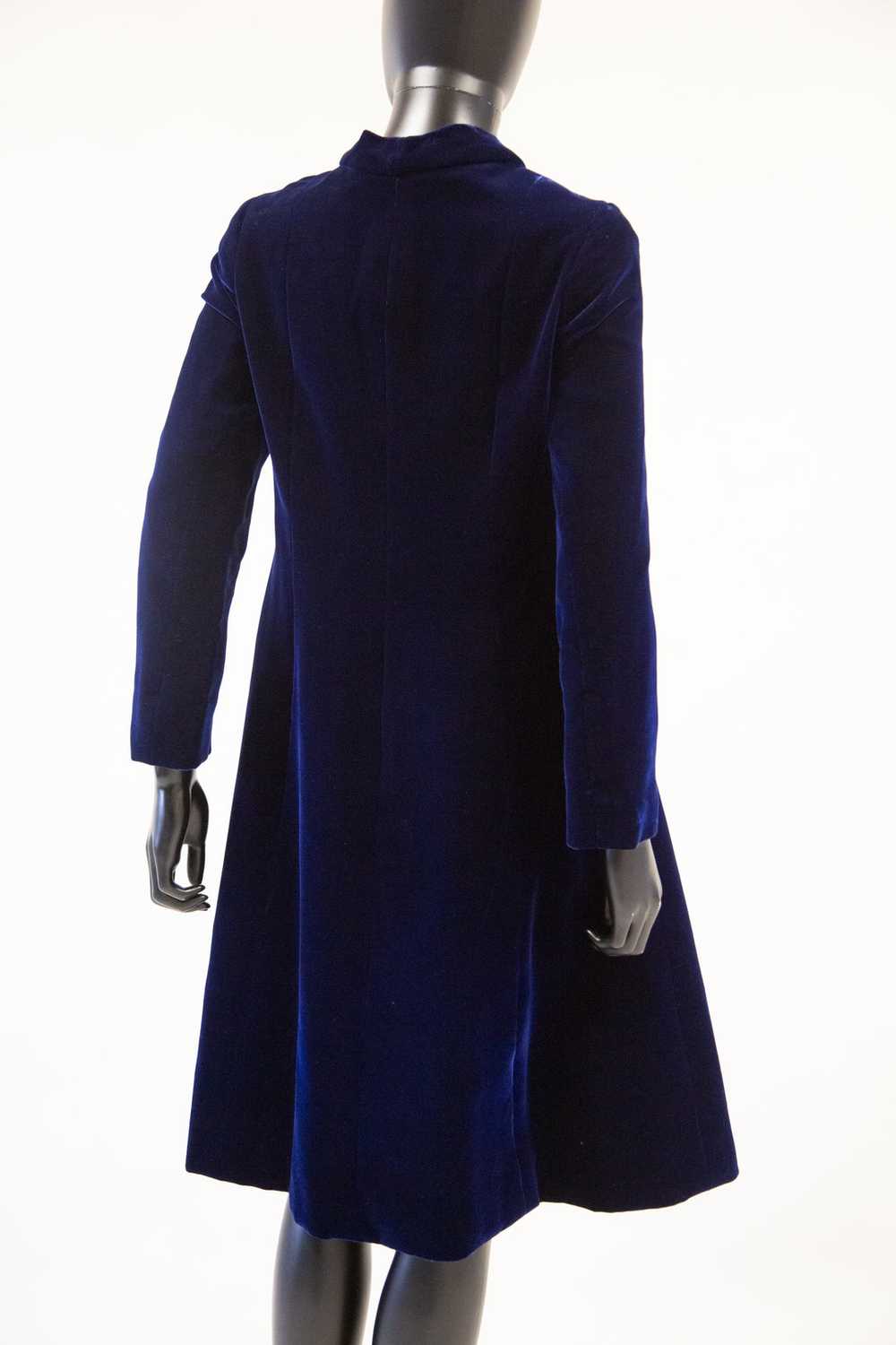 Vintage 1960s Hardy Amies Blue Velvet Coat - image 8