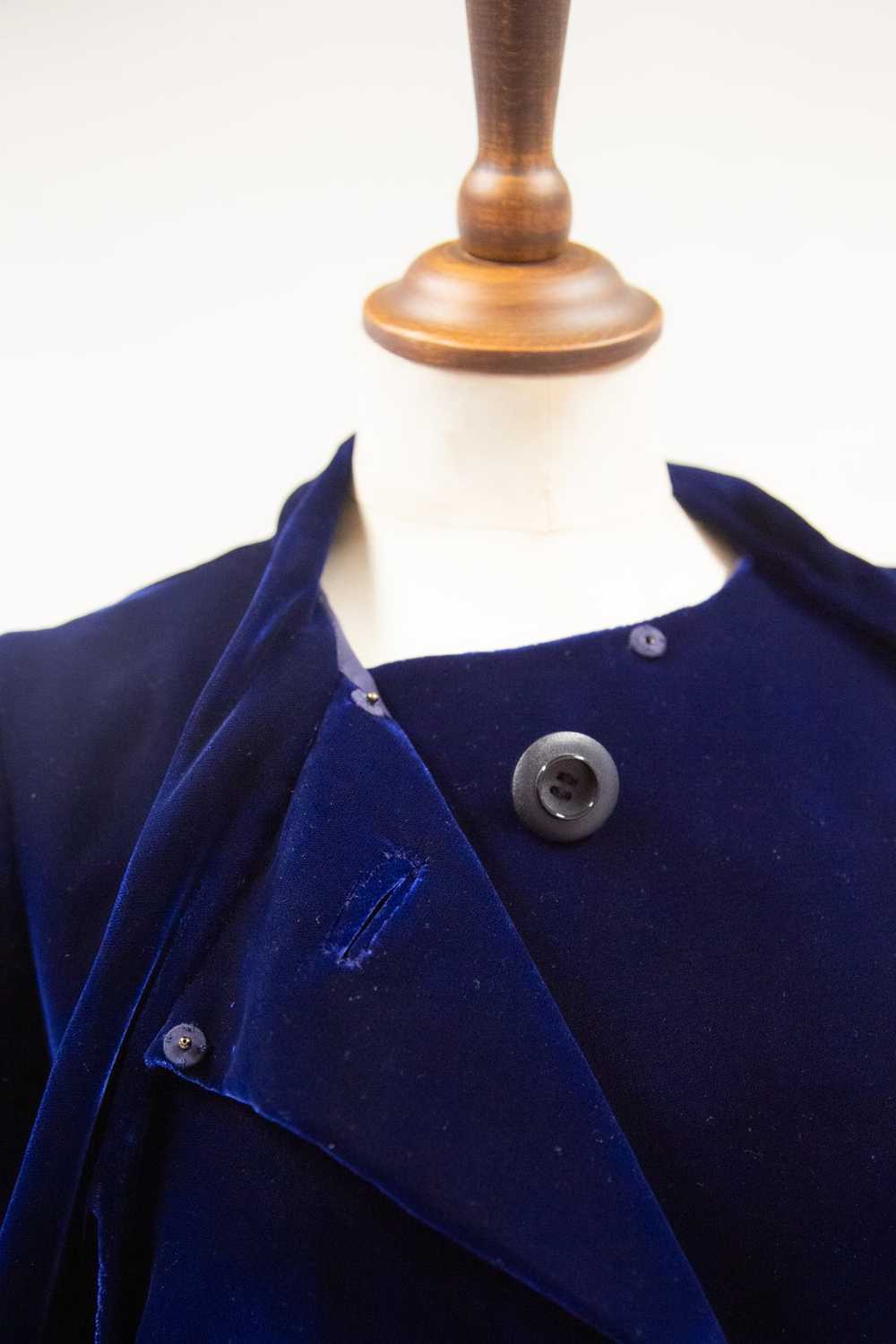 Vintage 1960s Hardy Amies Blue Velvet Coat - image 9